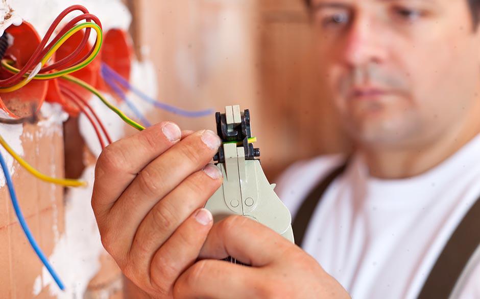 électricien de maintenance Saint-Thibault-des-Vignes